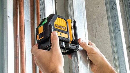 DEWALT DW088LG Green Cross Line Laser Level Review DEWALT DW088LG Green Cross Line Laser Level Review